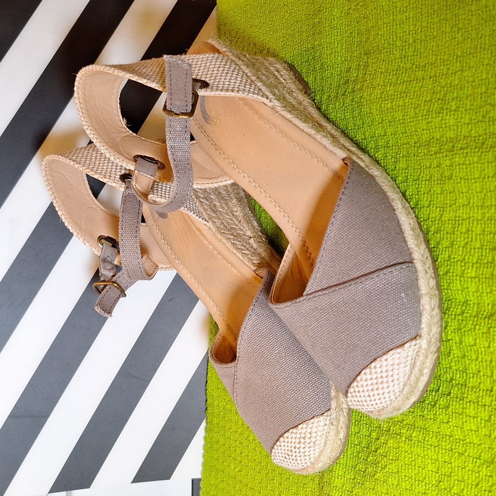 Gray canvas espadrille